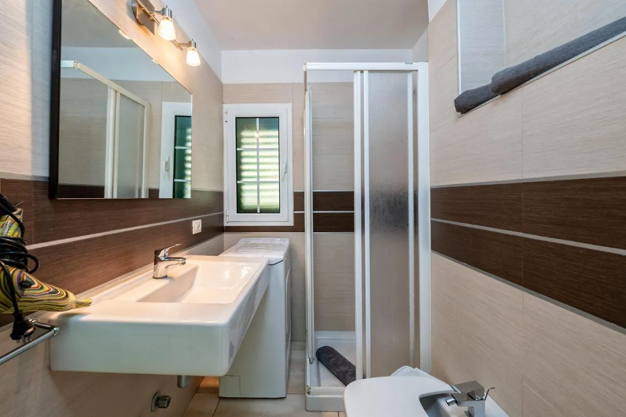 פלאייה דל אינגלז Goris Apartment 0*, פלאייה דל אינגלז